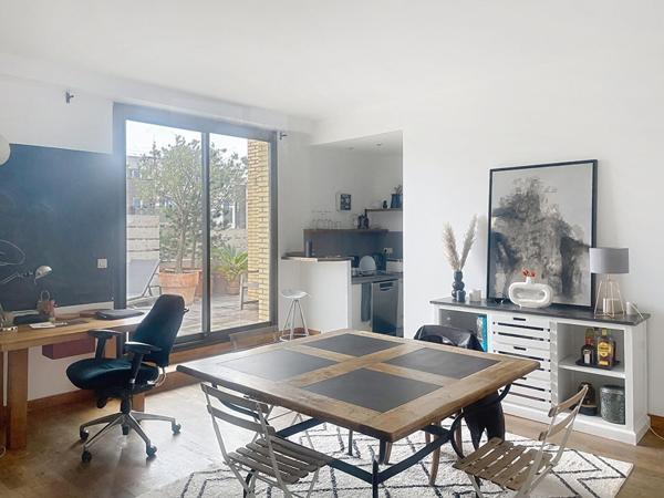MONTREUIL, METRO CROIX DE CHAVAUX, BEAU LOFT AVEC TERRRASSE DE 32M²