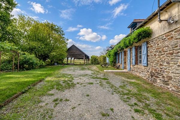 Charmante longère à vendre à 3 minutes de Chateaugiron - 5 pièces, 124 m² sur 2747 m² de terrain