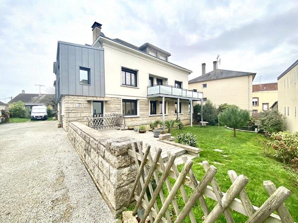 Maison Laval 10 pièce(s) 340 m²