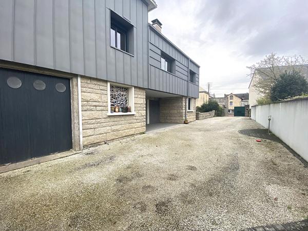 Maison Laval 10 pièce(s) 340 m²
