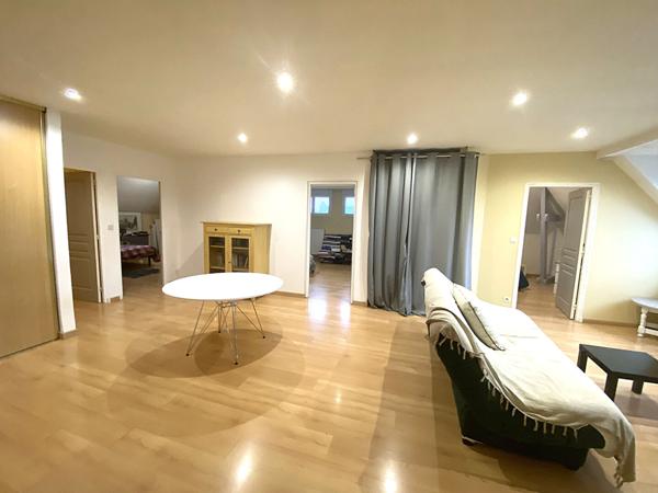 Maison Laval 10 pièce(s) 340 m²