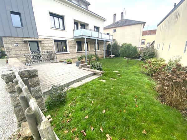 Maison Laval 10 pièce(s) 340 m²