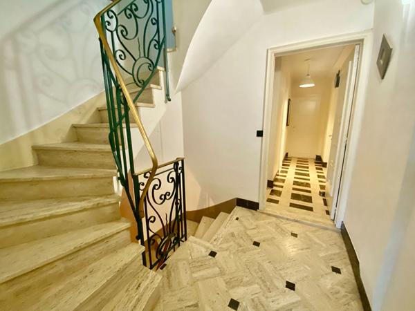 Maison Laval 10 pièce(s) 340 m²