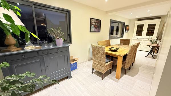 Maison Laval 10 pièce(s) 340 m²