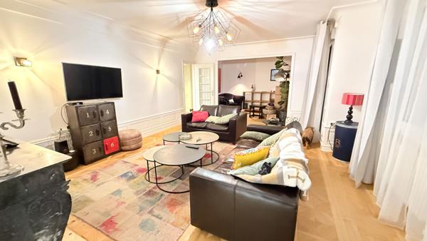 Maison Laval 10 pièce(s) 340 m²