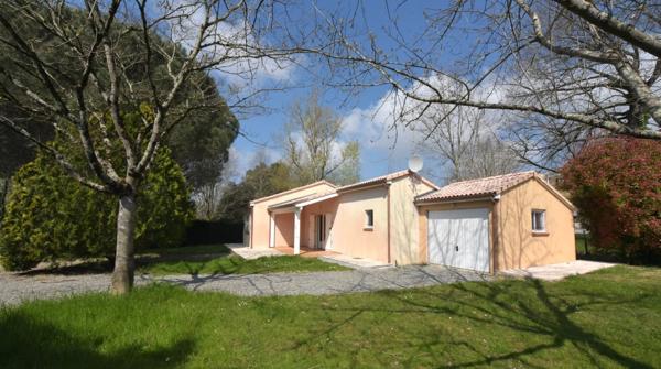 JOLIE MAISON DANS UN SUPERBE CADRE EN BORDURE DE GOLF