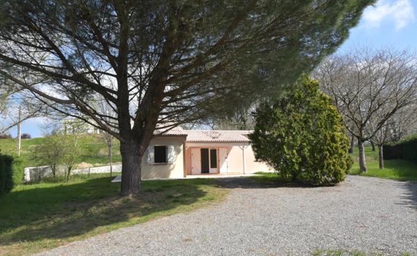 JOLIE MAISON DANS UN SUPERBE CADRE EN BORDURE DE GOLF
