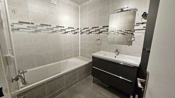 Appartement La Garde 4 pièce(s) 79 m2 - 2 chambres - Ascenseur - Place de stationnement privative - Cave