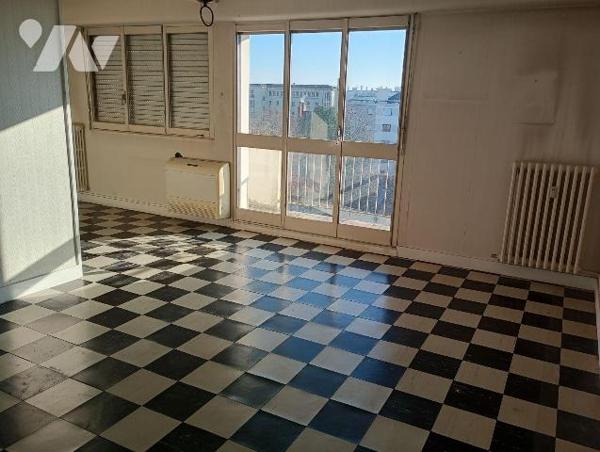 Bd FELIX FAURE - PROX CENTRE-VILLE - APPT T4 de + 75m2, à rénover, 5ème ét. av asc., comprenant...