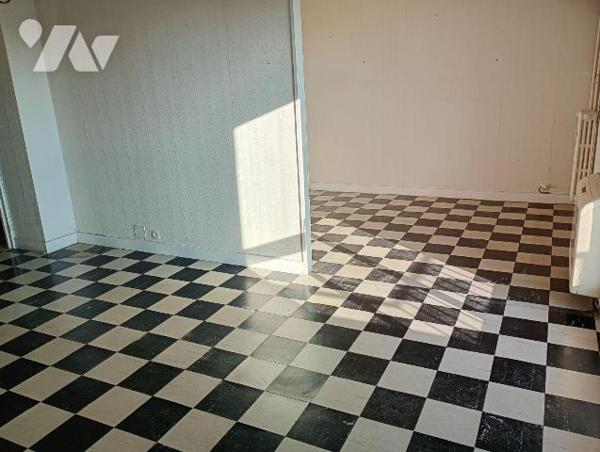 Bd FELIX FAURE - PROX CENTRE-VILLE - APPT T4 de + 75m2, à rénover, 5ème ét. av asc., comprenant...