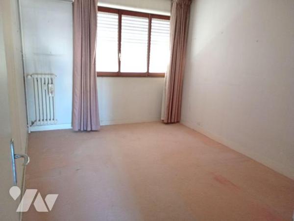 Bd FELIX FAURE - PROX CENTRE-VILLE - APPT T4 de + 75m2, à rénover, 5ème ét. av asc., comprenant...