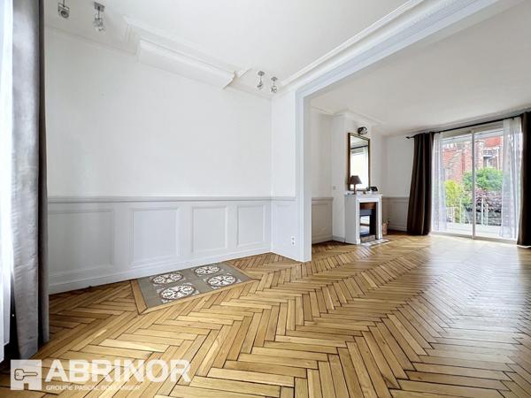 LILLE - Maison bourgeoise semi-individuelle avec garage – Emplacement exceptionnel à proximité immédiate du tram Buisson