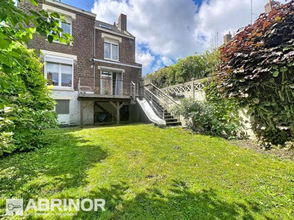 LILLE - Maison bourgeoise semi-individuelle avec garage – Emplacement exceptionnel à proximité immédiate du tram Buisson