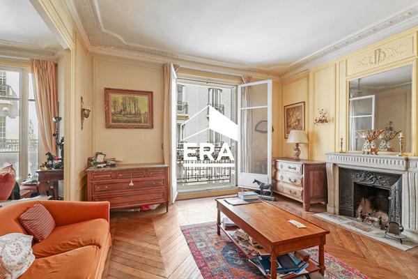 Appartement familial de 96,51 m² avec balcon et 3 chambres, immeuble en pierre de taille, Paris XVIIe