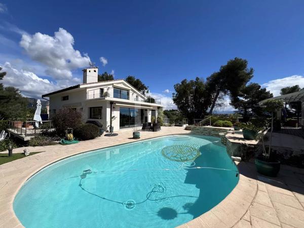 Baisse de Prix - Villa d'exception à vendre Saint-Paul-De-Vence