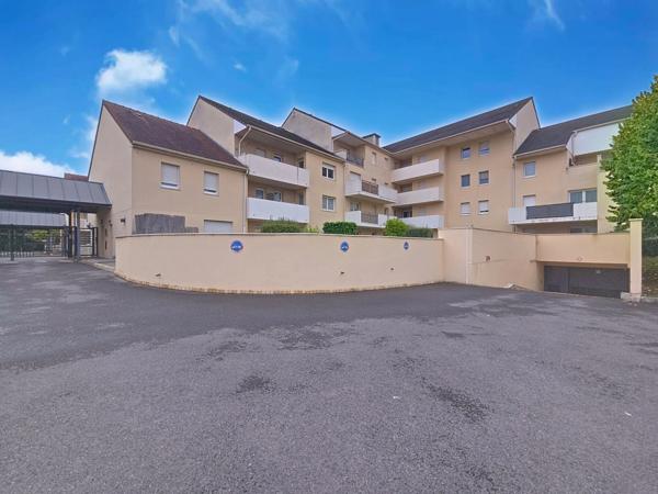Vendu loué - appartement F3 avec balcon et parkings – Résidence sécurisée avec piscine à Coulommiers (77)