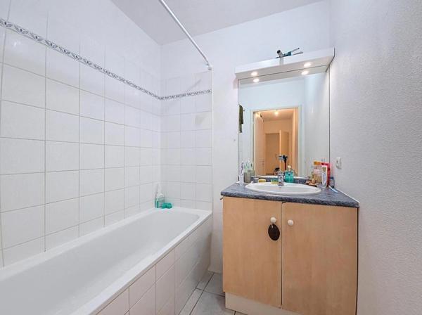 Vendu loué - appartement F3 avec balcon et parkings – Résidence sécurisée avec piscine à Coulommiers (77)