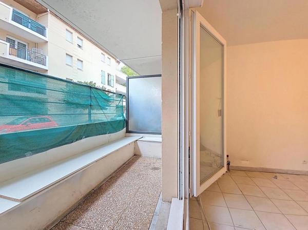 Vendu loué - appartement F3 avec balcon et parkings – Résidence sécurisée avec piscine à Coulommiers (77)