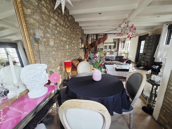 Maison Facade pierre 3 chambres jardin garage