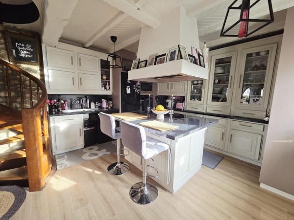 Maison Facade pierre 3 chambres jardin garage