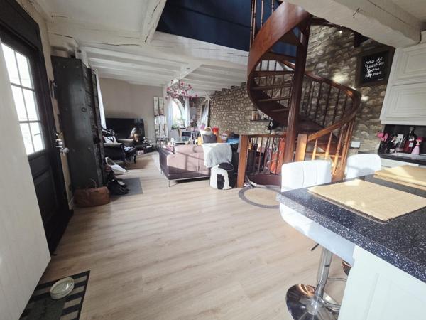 Maison Facade pierre 3 chambres jardin garage