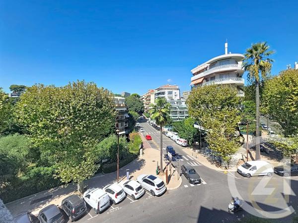 Appartement F3 à vendre  3 pièces - 62,25 m 2   GRASSE  - 06