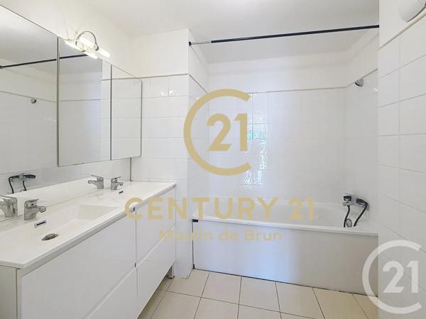 Appartement F3 à vendre  3 pièces - 62,25 m 2   GRASSE  - 06
