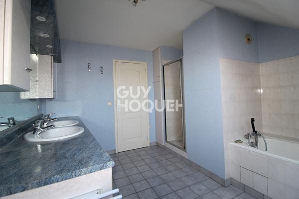 Appartement 3 chambres - Ascenseur - Balcon - Dernier étage