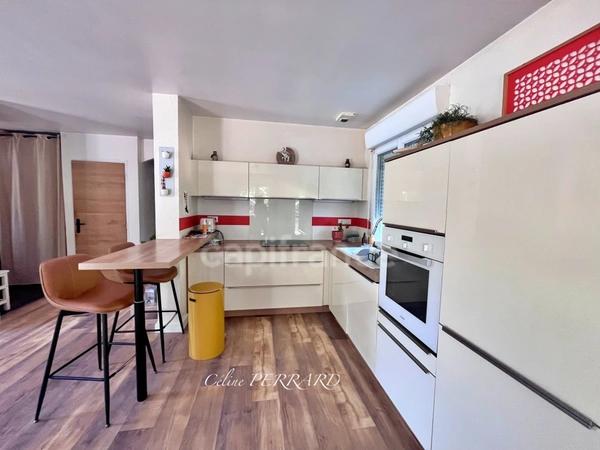 Maison : 8 pièces 230m² -SAINT CERGUES (74)- jardin, piscine, parkings 5 chambres et 42m² d'espace indépendant