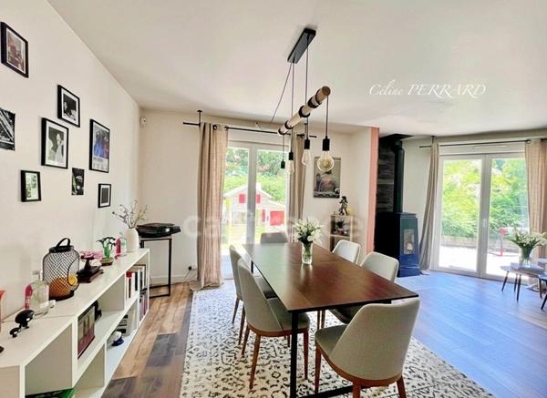 Maison : 8 pièces 230m² -SAINT CERGUES (74)- jardin, piscine, parkings 5 chambres et 42m² d'espace indépendant