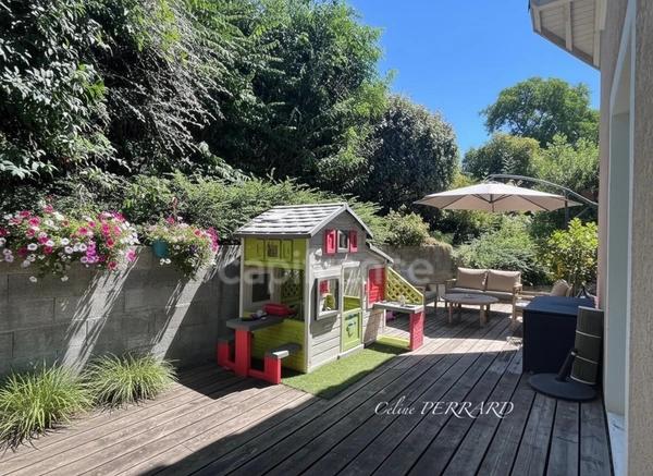 Maison : 8 pièces 230m² -SAINT CERGUES (74)- jardin, piscine, parkings 5 chambres et 42m² d'espace indépendant