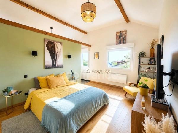 Maison : 8 pièces 230m² -SAINT CERGUES (74)- jardin, piscine, parkings 5 chambres et 42m² d'espace indépendant