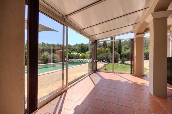 Maison
         7 pièces
        - 183 m² Bien prestige 740 000 € *