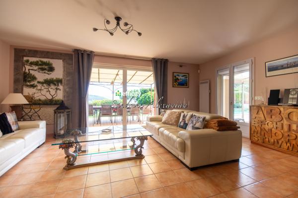 Maison
         7 pièces
        - 183 m² Bien prestige 740 000 € *