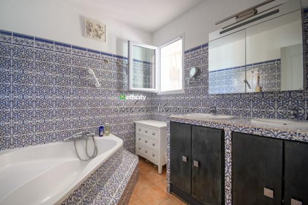 Maison
         7 pièces
        - 183 m² Bien prestige 740 000 € *
