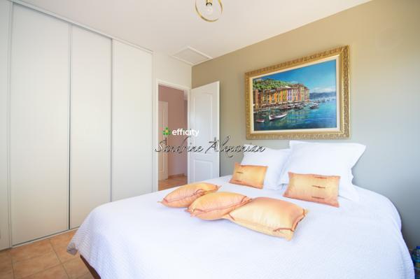 Maison
         7 pièces
        - 183 m² Bien prestige 740 000 € *