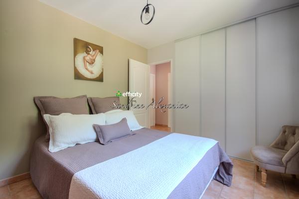 Maison
         7 pièces
        - 183 m² Bien prestige 740 000 € *