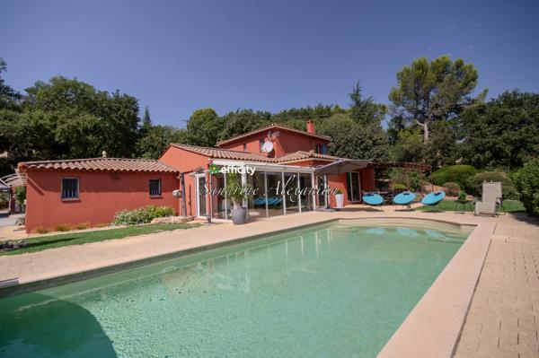 Maison
         7 pièces
        - 183 m² Bien prestige 740 000 € *