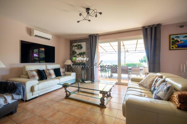 Maison
         7 pièces
        - 183 m² Bien prestige 740 000 € *