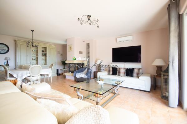 Maison
         7 pièces
        - 183 m² Bien prestige 740 000 € *