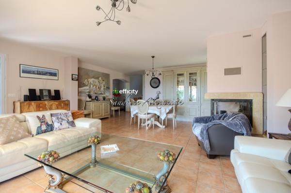 Maison
         7 pièces
        - 183 m² Bien prestige 740 000 € *