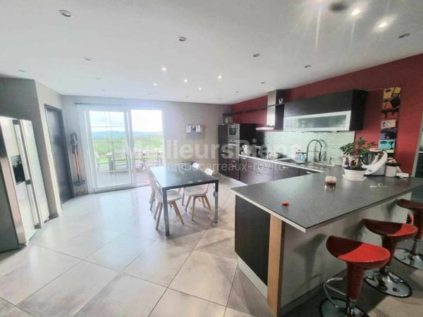 PAVILLON PLAIN PIED SUR SOUS SOL AVEC TERRAIN ET DEPENDANCE