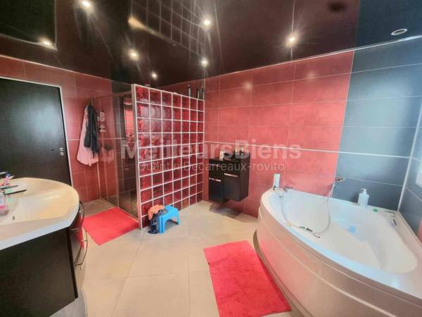 PAVILLON PLAIN PIED SUR SOUS SOL AVEC TERRAIN ET DEPENDANCE