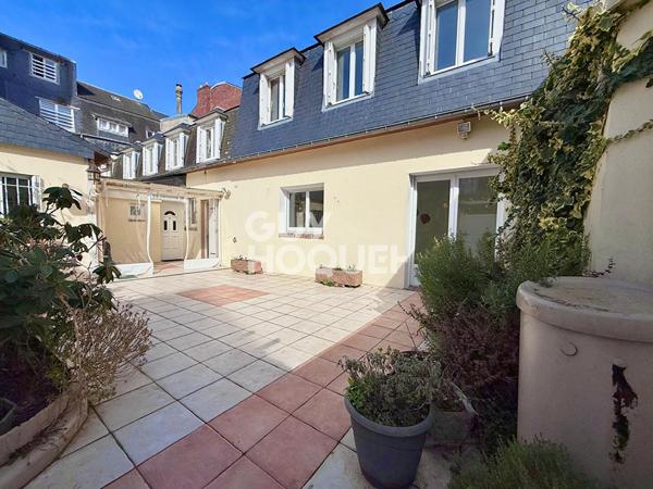 DEAUVILLE HYPER CENTRE, MAISON 7 PIECES AVEC COUR !