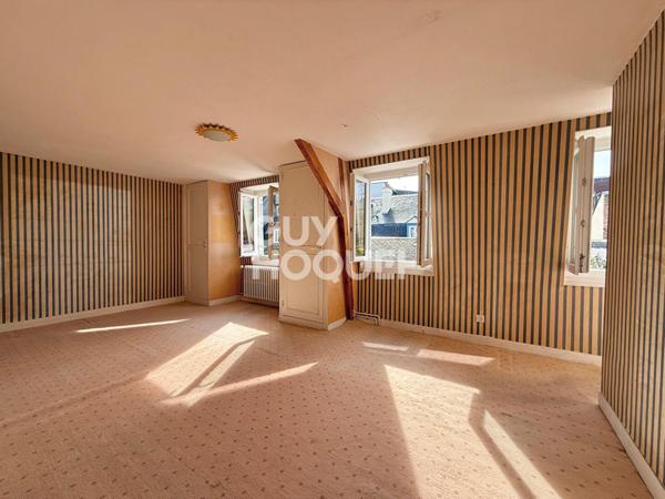 DEAUVILLE HYPER CENTRE, MAISON 7 PIECES AVEC COUR !