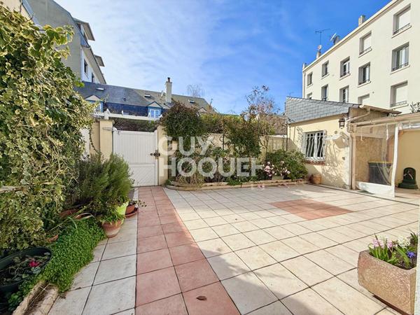 DEAUVILLE HYPER CENTRE, MAISON 7 PIECES AVEC COUR !