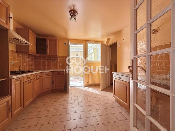 DEAUVILLE HYPER CENTRE, MAISON 7 PIECES AVEC COUR !