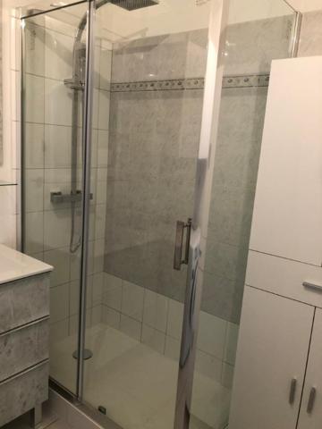 Location d'un appartement F2 à BAHO dernier étage