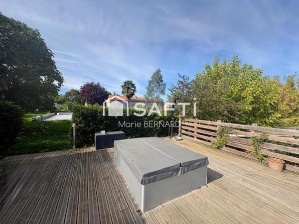 Superbe longère dans village proche d'Orthez