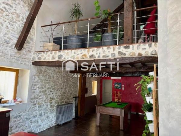 Superbe longère dans village proche d'Orthez